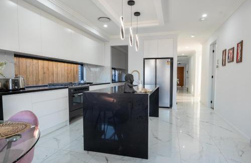 Airds House | Modern, Luxurious & Brand New Home 4 bedroom home in Sydney