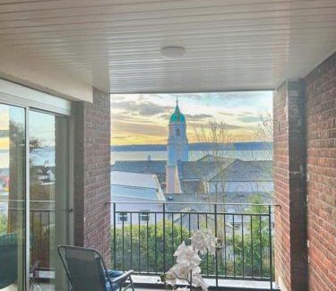 Newtownabbey Apartment | Modern Luxurious Apartment w/Patio Balcony & View