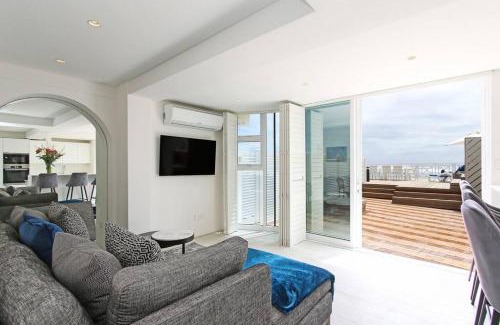 Bantry Bay Apartment | Modern & Luxurious Seaside Apartment