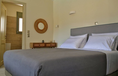 Trochalia House | Modern luxurious suite with private pool and sea view, Suite (FE)