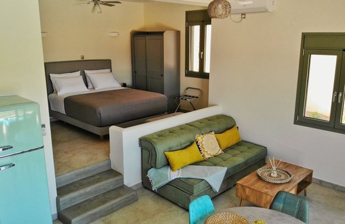 Trochalia House | Modern luxurious suite with private pool and sea view, Suite (FE)