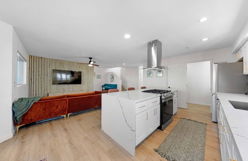 University Heights House | Modern Luxury 3/3 new townhouse in North Park with 360 rooftop views!