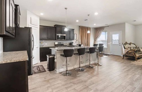 Haslet House | Modern Luxury 4BD Home Near Dallas TX
