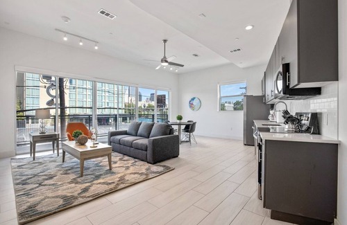 Cedars Apartment | Modern Luxury Apartment - Amazing Downtown Views!