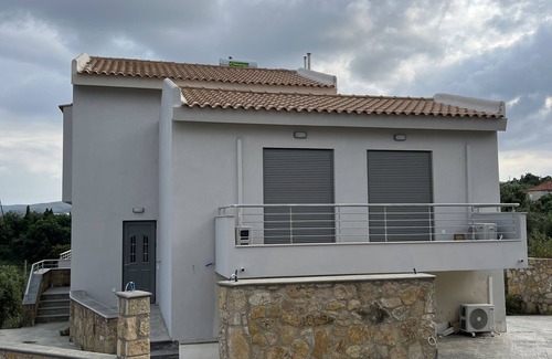 Kompi House | Modern & Luxury Maisonette