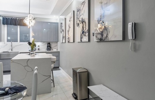 New Kingston Apartment | Modern Luxury Penthouse, 24 Hrs Security, Gated Comm, Rooftop Pool, WI-FI, AC