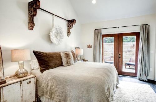 Round Top House | Modern Luxury Rental with Bohemian Decor near Antique Show in Round Top, Texas