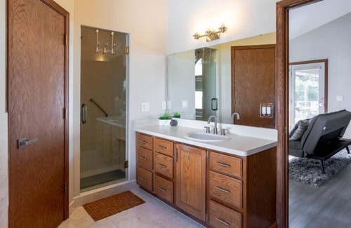 Drayton Plains Condo | Modern Luxury Space with Home Theatre