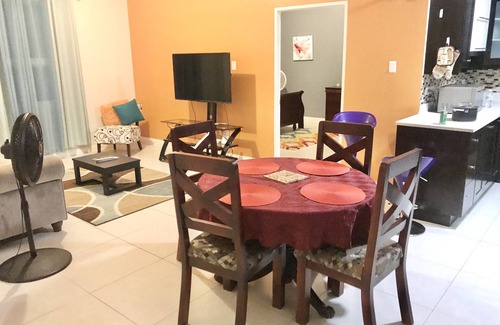 Saint Andrew Apartment | MODERN LUXURY SUITES 2 BR/2BA/COZY/GATED/INFINITY POOL/24/7 SECURITY