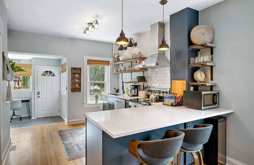 Speer House | Modern Luxury Townhome Steps to Shops & Dining