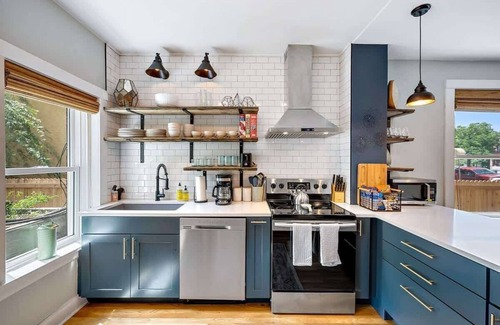 Speer House | Modern Luxury Townhome Steps to Shops & Dining