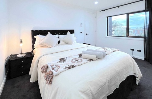 Ringwood House | Modern Luxury Townhouse SmartTV *GarageParking