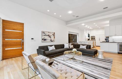 Oak Lawn House | Modern Luxury