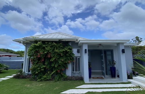 Silver Sands Villa | Modern, luxury villa in one of Jamaica's most exclusive gated beach communities.