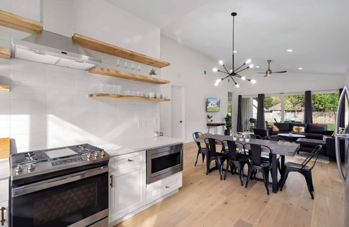 Apache Shores House | Modern Luxury w/POOL
