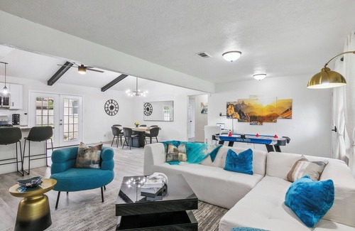 Beaumont House | Modern Luxury with Cozy Vibes