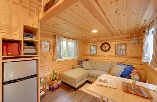 Lynnwood Apartment | Modern Lynnwood Tiny House 16 Mi to Seattle!