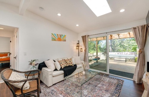 Meadow Vista House | Modern Meadow Vista Vacation Home with Spacious Deck