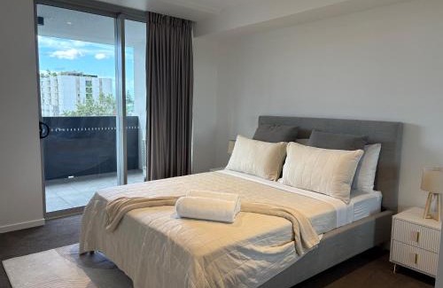 East Brisbane Apartment | Modern meets The Gabba