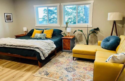 Spenard Apartment | Modern Midtown Base Camp with 3 Luxe King Beds