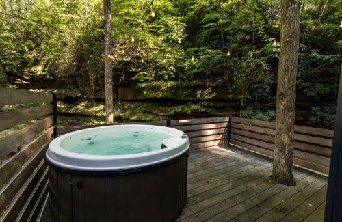 Campton House | Modern Mirror Home w/Hot-tub - “Glass House” #1