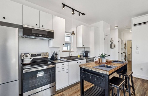 River Road House | * * * * *Modern Missoula Bungalow* * * * *
