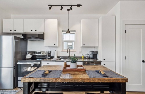 River Road House | * * * * *Modern Missoula Bungalow* * * * *