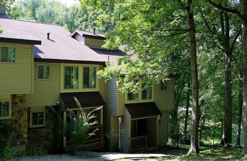 Cheat Lake House | Modern Morgantown Townhome