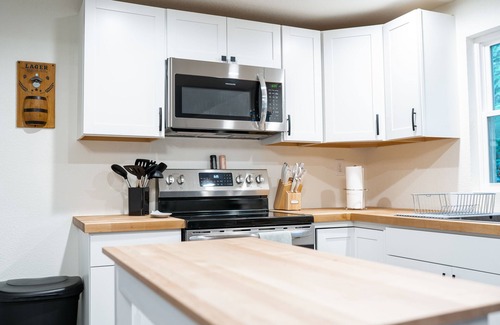 Waynesville Cabin | Modern Mountain Cabin: Spectacular Views @3100 ft.
