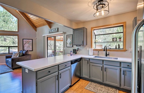 Munds Park Cabin | Modern Mountain Chalet: Munds Park Retreat w/Deck
