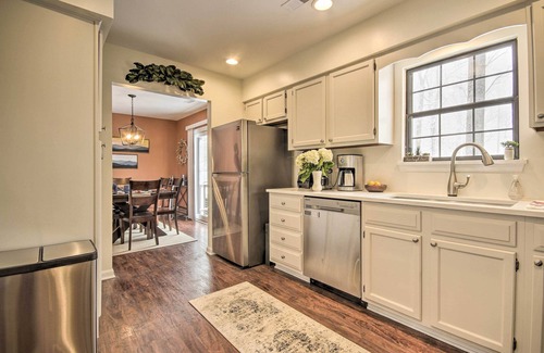 Chester Gap House | Modern Mountain Retreat w/Deck + Hot Tub!