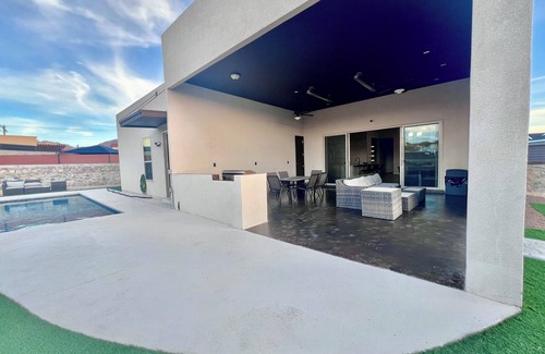 Chamberino House | Modern Mountainside Pool House with Sunset Views on West Side