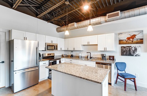 Nashville Condo | Modern Nashville Condo: 5 Mi to Downtown!