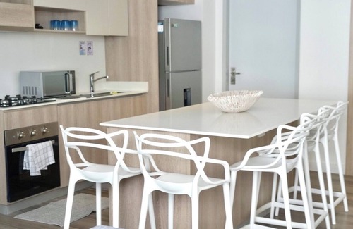 Punta Hansa Apartment | Modern new 3 bedroom apartment 5min walk to beachl/shops/restaurants