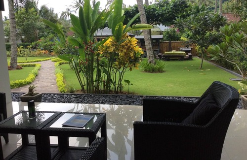 Senggigi House | Modern new bungalow in cozy holiday park + swimming pool