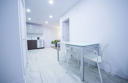 Southwest House | Modern New* King&Queen* 1G Wi-Fi*Gym*Easy Parking