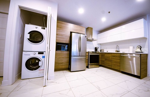 Southwest House | Modern New* King&Queen* 1G Wi-Fi*Gym*Easy Parking