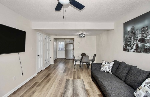 Executive Park House | Modern Oasis Close to South End