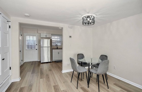 Executive Park House | Modern Oasis Close to South End