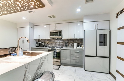 Southbelt/Ellington House | Modern Oasis w/Outdoor Lounge in Houston!