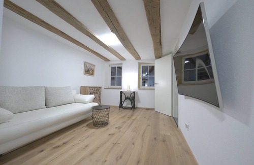 Buchen Apartment | Modern Old Town Diamond