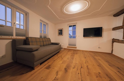 Buchen Apartment | Modern Old Town Juwel