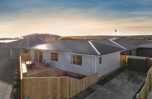 Foxton Beach House | Modern on Malthus