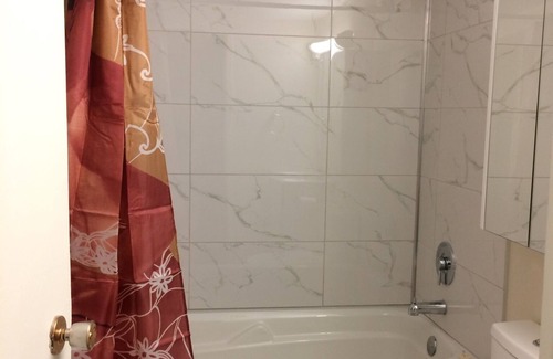 Hull Condo | Modern one bedroom condo sleep 4!