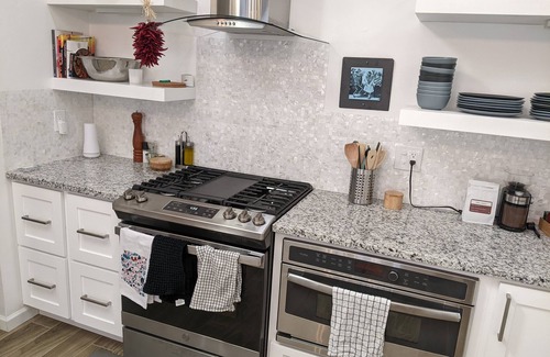 Menlo Park House | Modern open floor plan 3BR house near downtown, street car and Mercado
