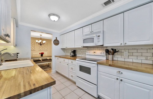 Doctors Inlet House | ★Modern Orange Park Home w/6+Beds & Washer/Dryer Fence★