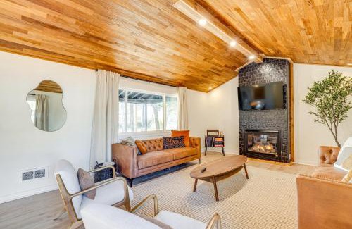 Tierra Del Mar House | Modern Oregon Cottage with Hot Tub Walk to Beach!
