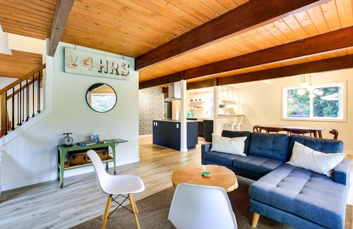 Carver House | Modern Oregon Getaway w/Fireplace, Yard & Deck