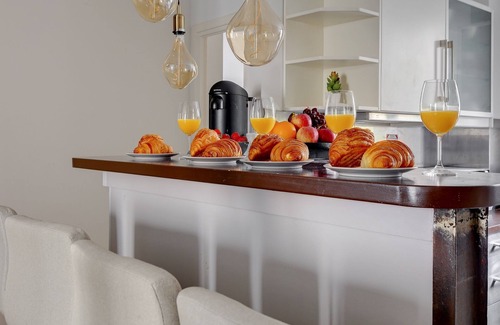 Quartier de l'Ecole-Militaire Apartment | Modern Paris 2BR near Montparnasse
