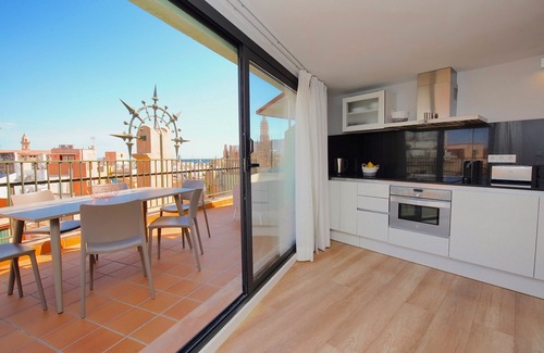 Old Town Apartment | Modern Penthouse L'Àguila in Palma Old Town with Terrace, Wifi, AC, Spacious!